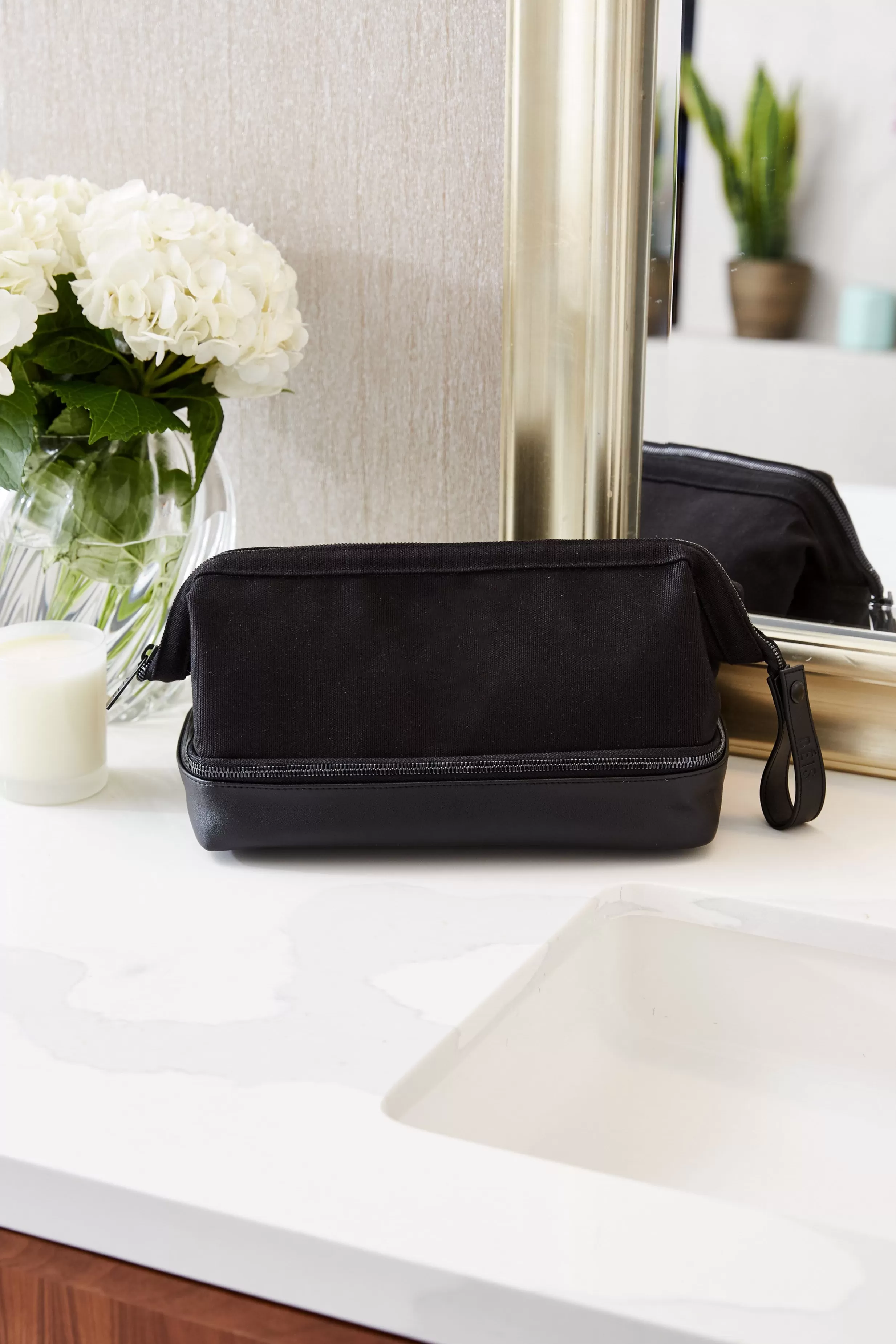 Cheap The Dopp Kit In Black Cosmetic Bags