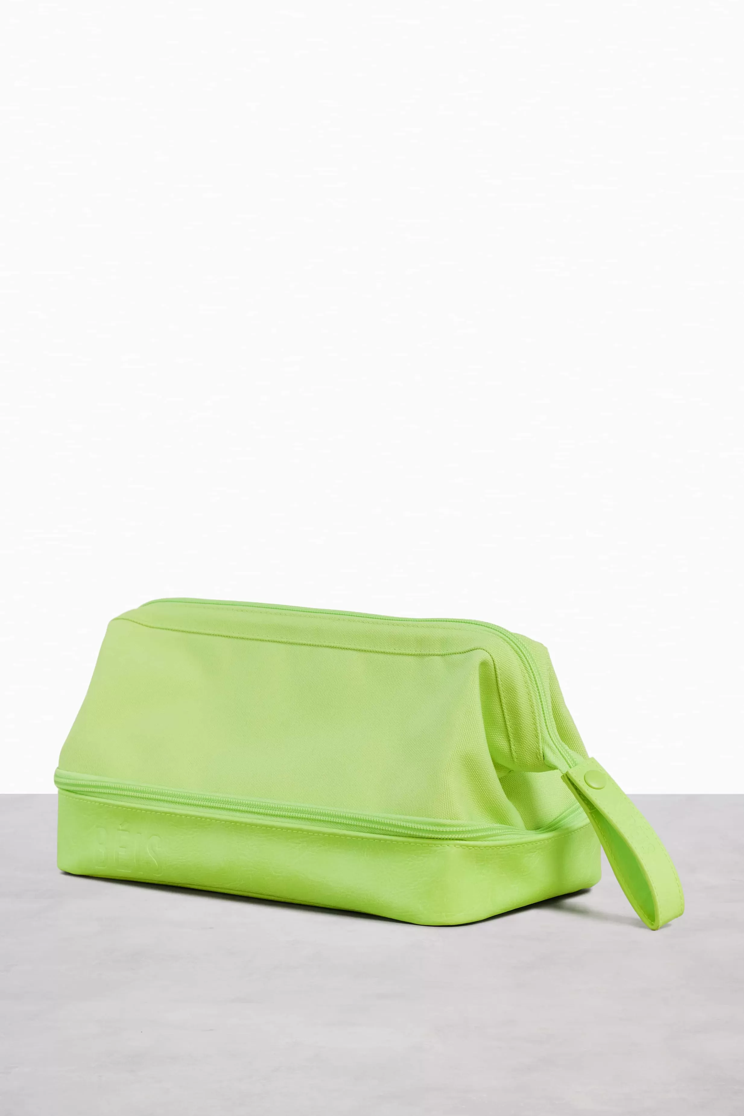 Hot The Dopp Kit In Citron Cosmetic Bags