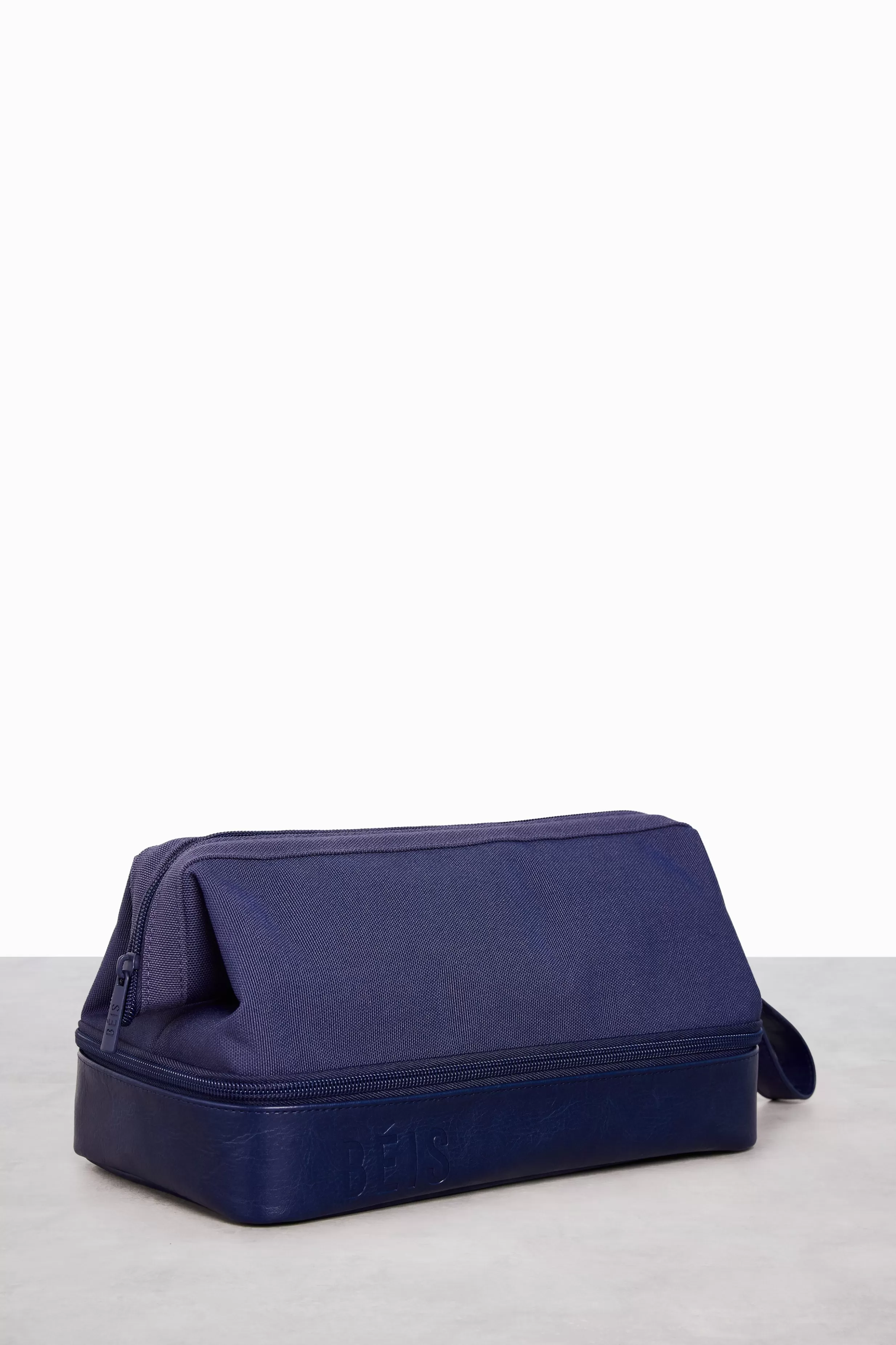 Flash Sale The Dopp Kit In Navy Cosmetic Bags