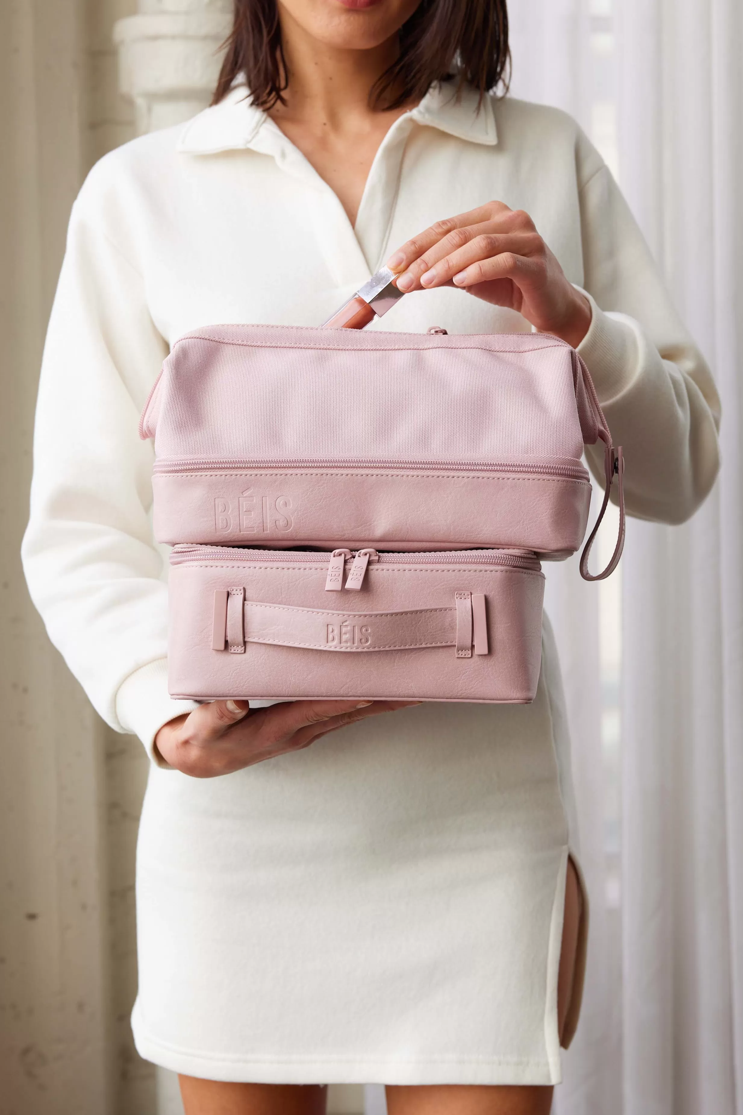 Sale The Dopp Kit In Pink Cosmetic Bags