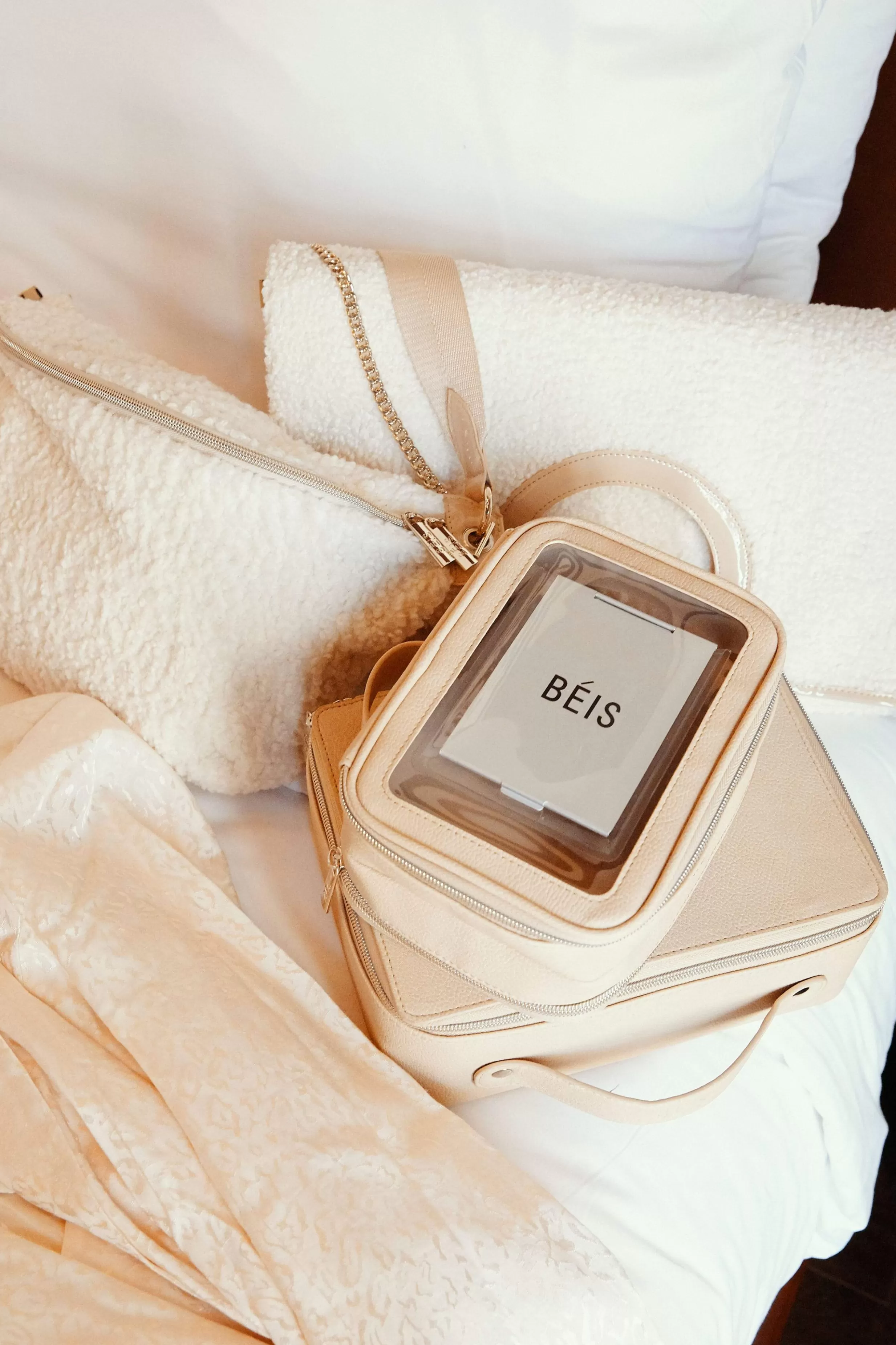 Best Sale The On The Go Essential Case In Beige Cosmetic Bags